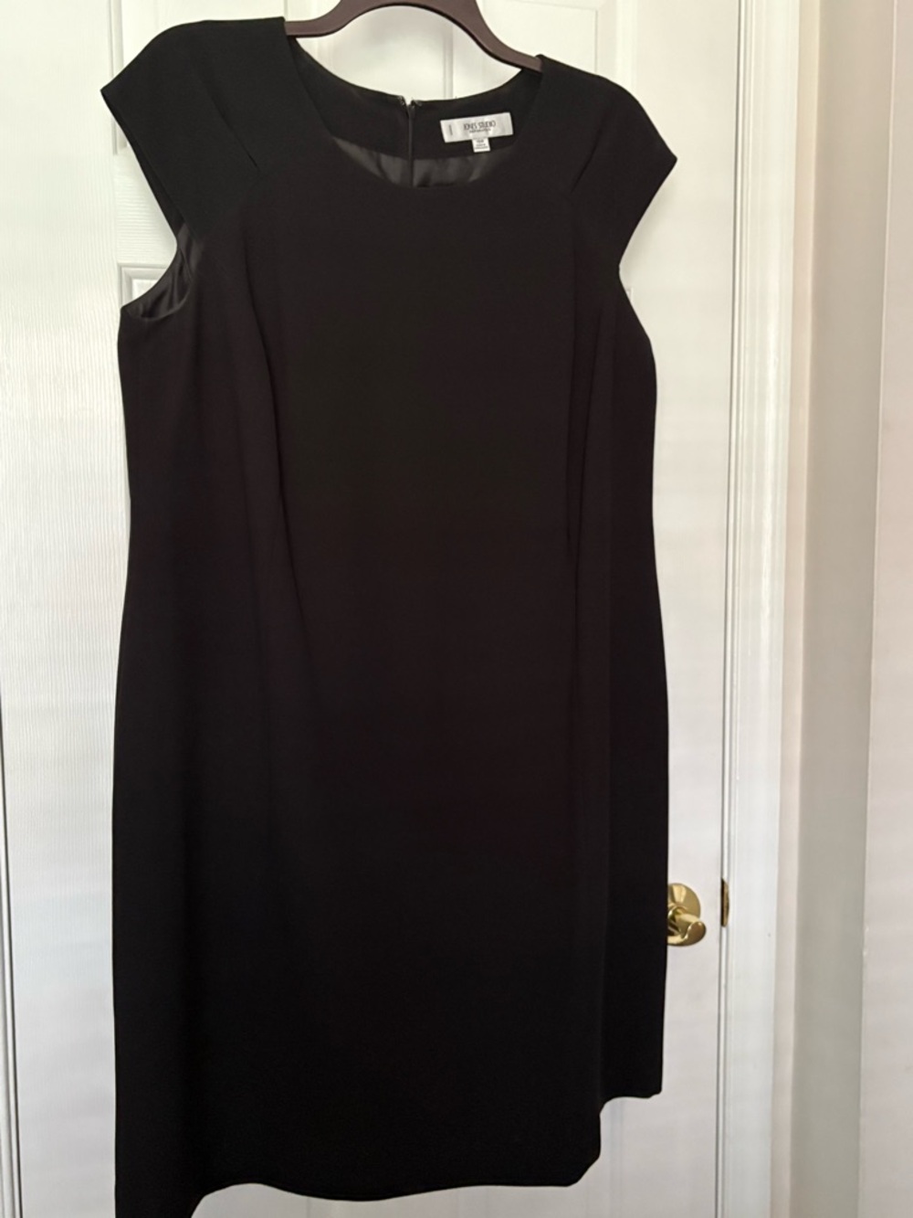 Jones Studio Black Cap-Sleeve Midi Shift Dress